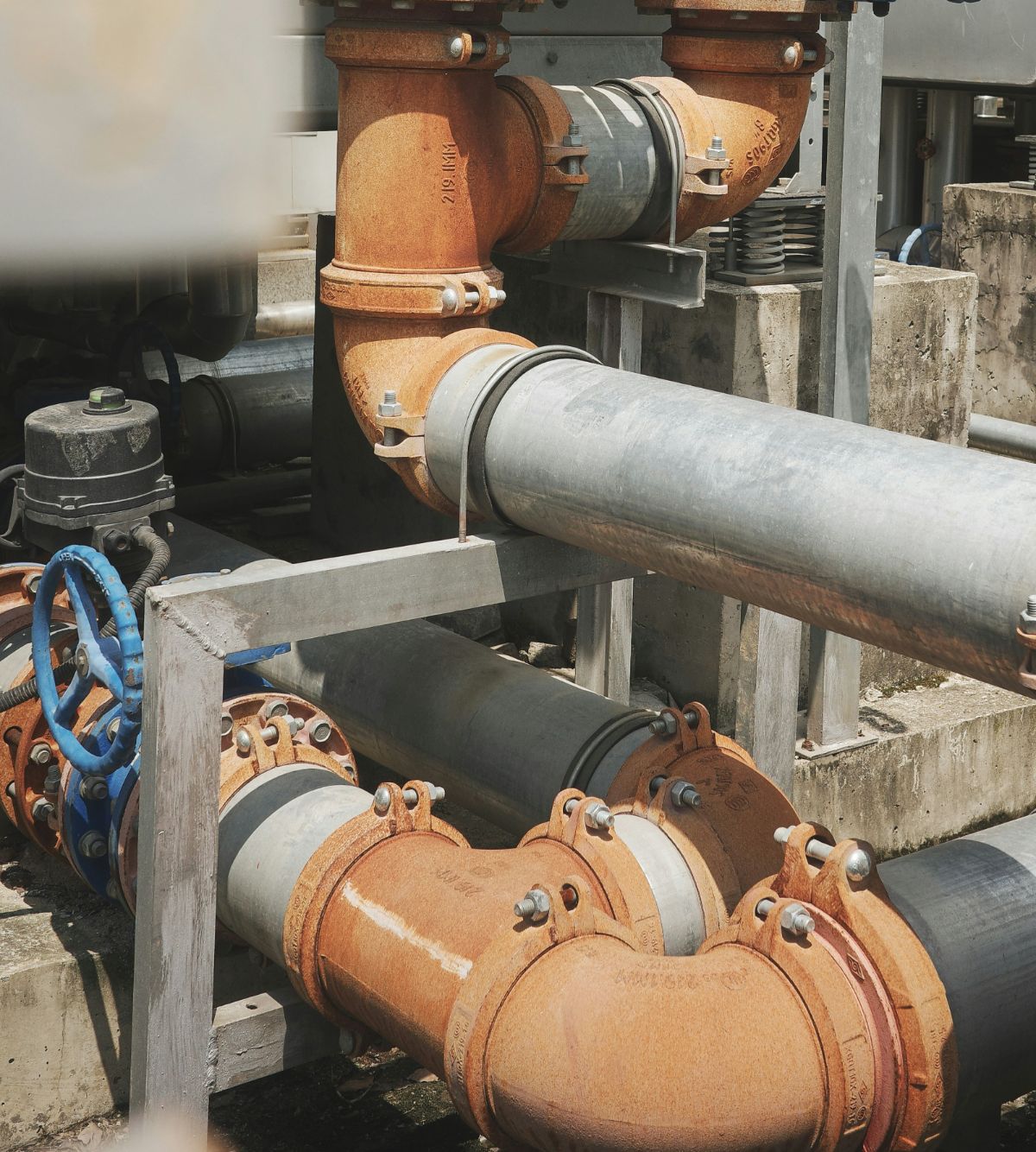 Weld neck flanges and elbows stacked